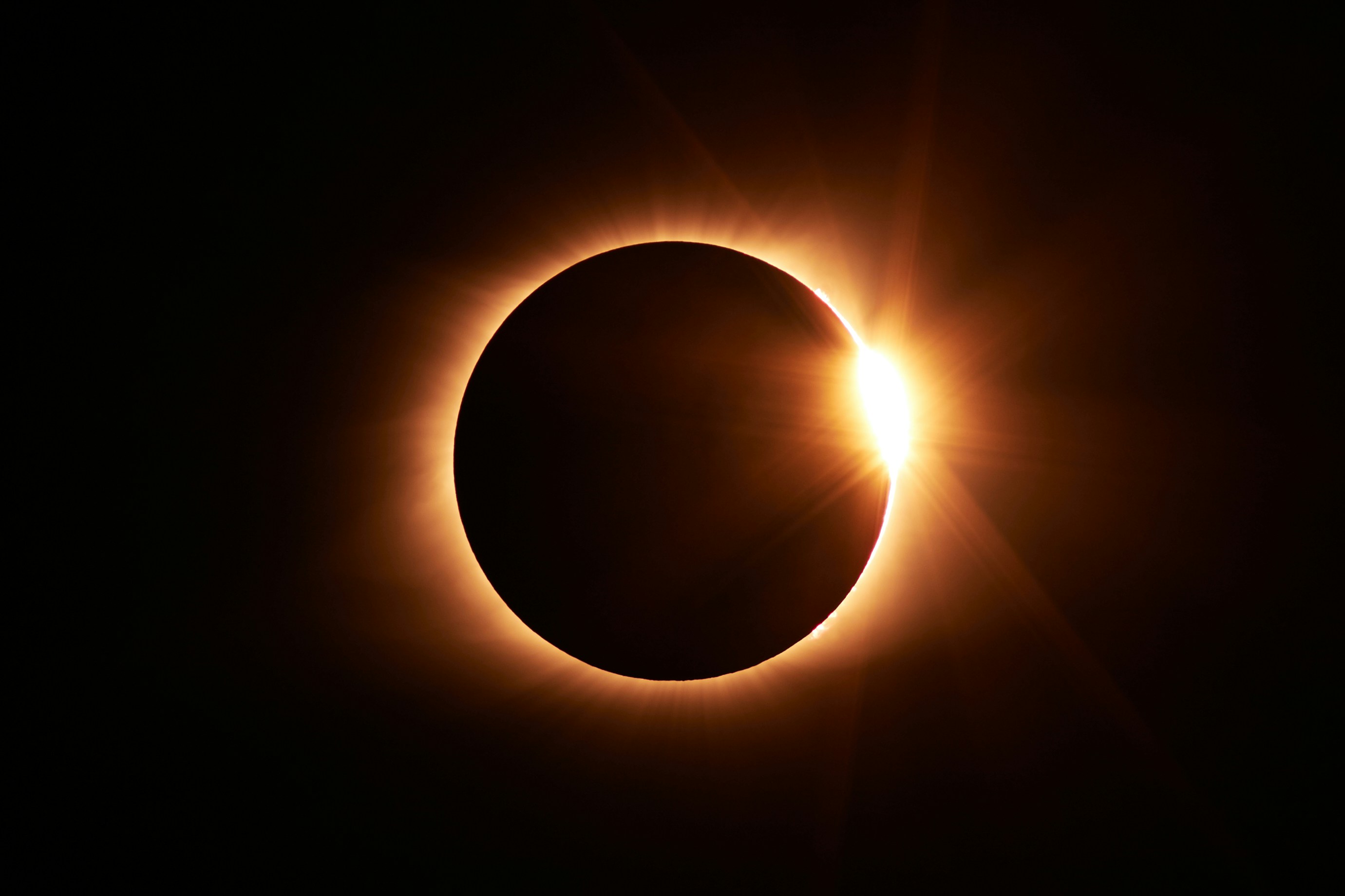 eclissi solare totale