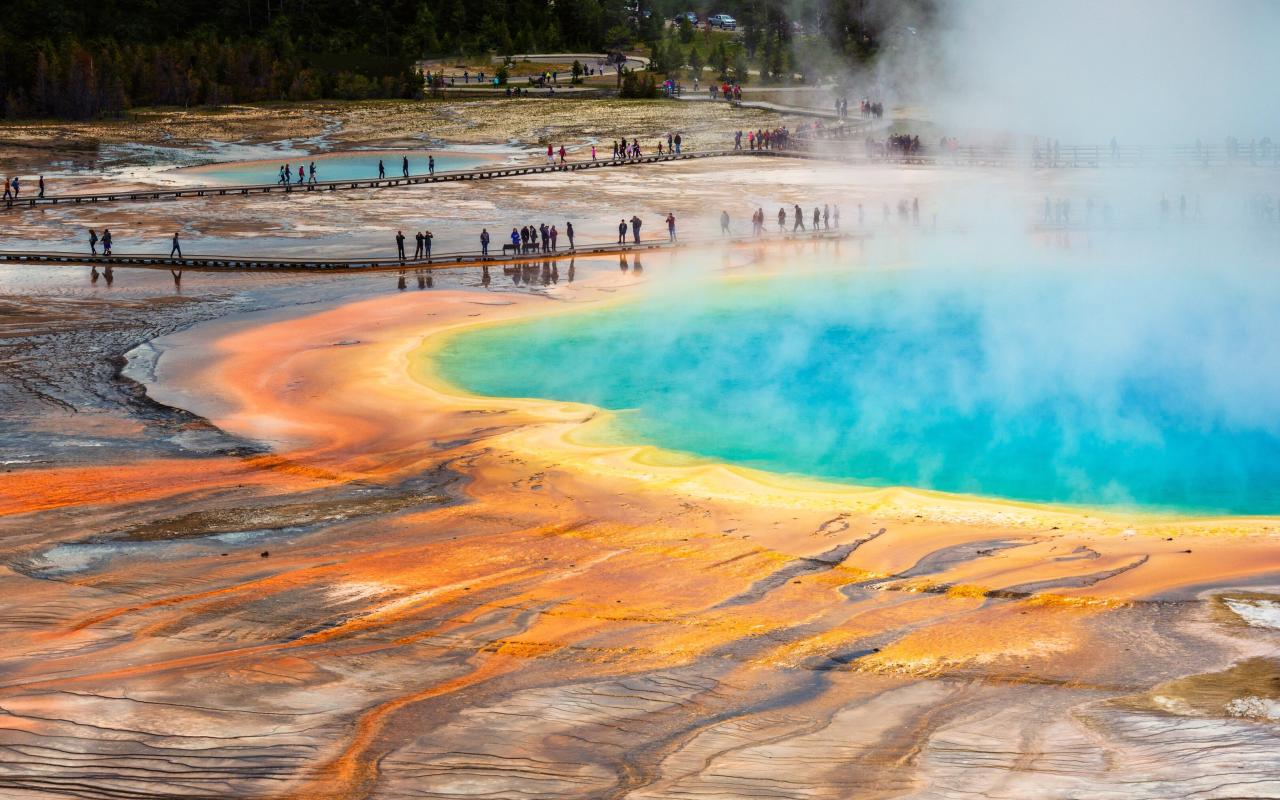 sorgente calda più grande degli stati uniti chiamata grand prismatic spring(wyoming, stati uniti)