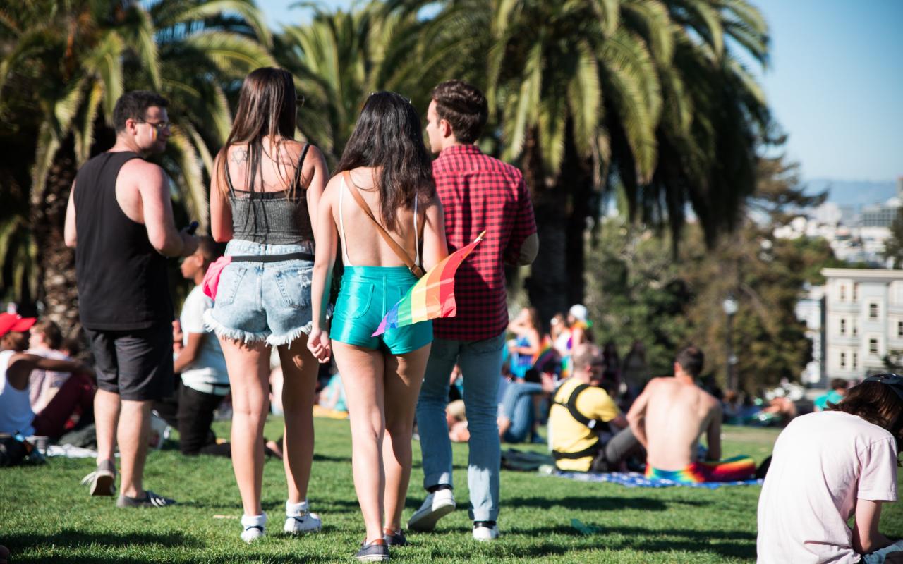 ragazzi alla marcia pride (california, stati uniti)
