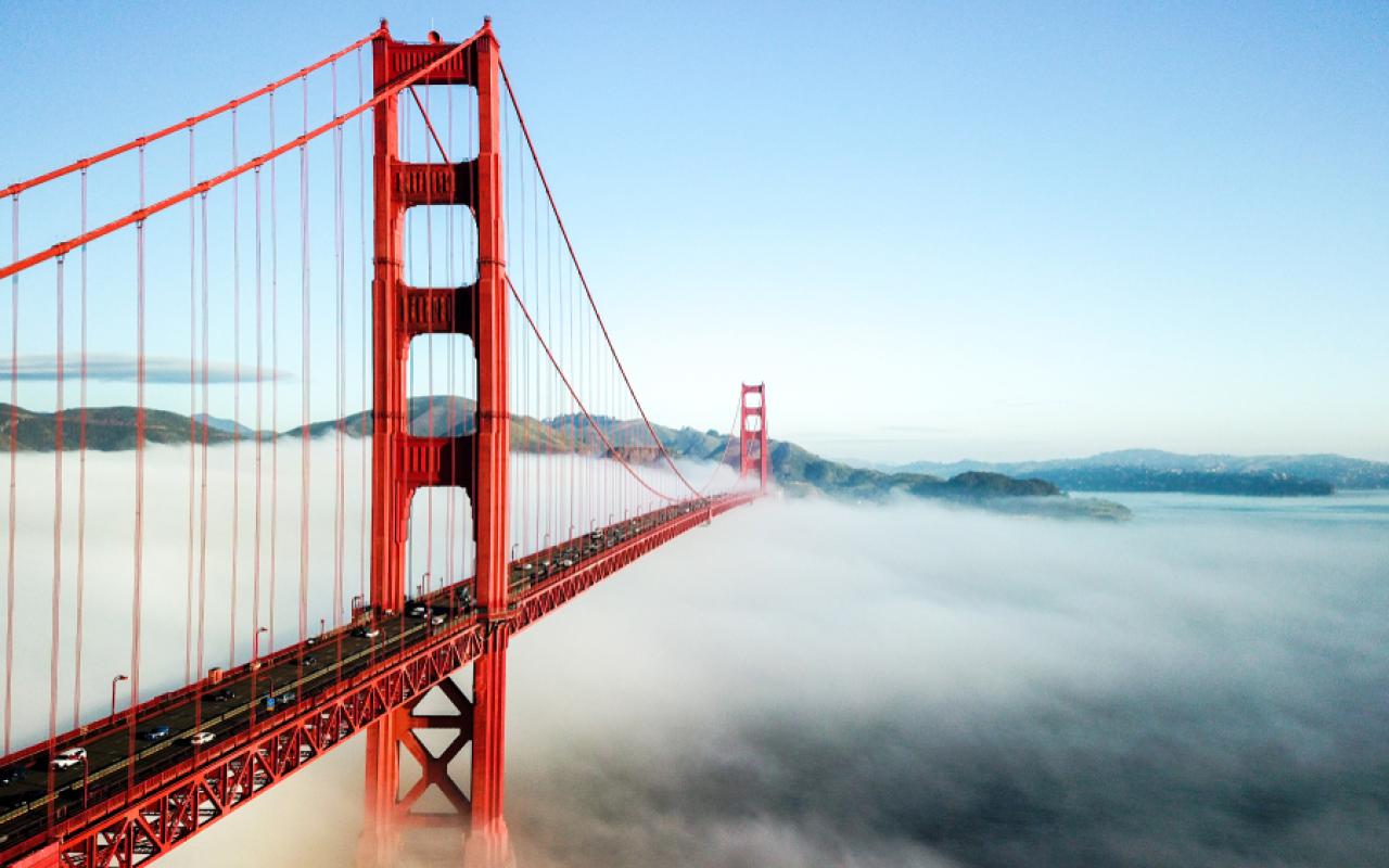 golden gate di san francisco nella nebbia (california, stati uniti)