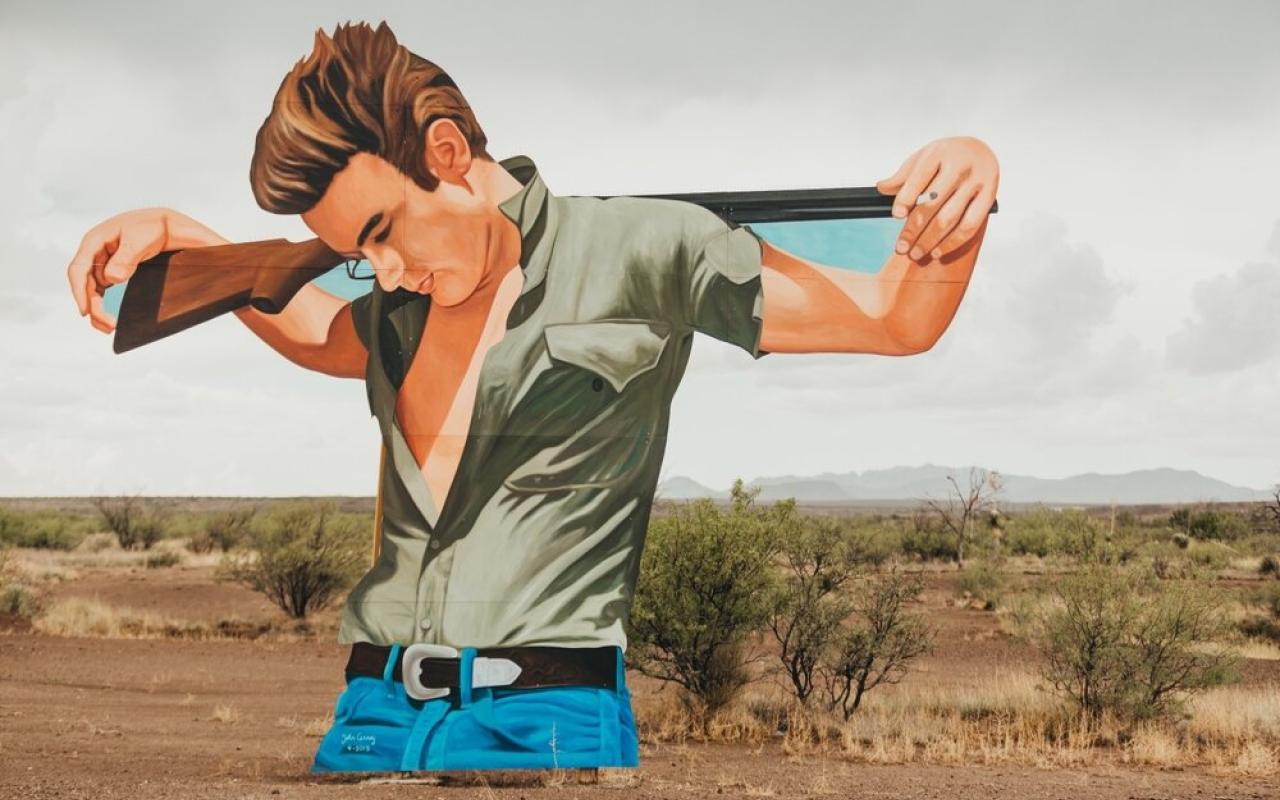 installazione artistica su james dean ne il gigante a marfa (texas, stati uniti)