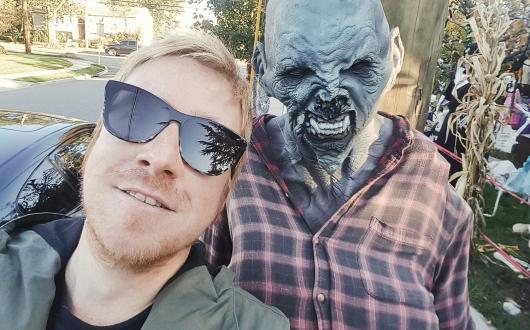 2018, Claudio accompagna clienti in un tour del New Jersey (...ad Halloween)