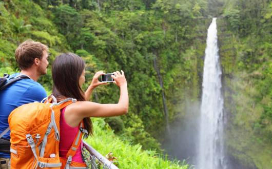 cascate sull'isola di big island (hawaii, stati uniti)