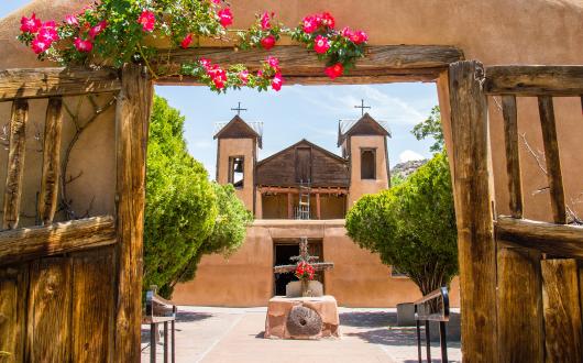 santuario di chimayo tra santa fe e taos (new mexico,stati uniti)