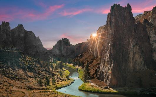 tramonto allo smith rock state park (oregon, stati uniti)