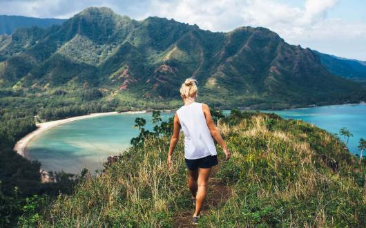 trekking sull'isola di big island vista oceano (hawaii, stati uniti)