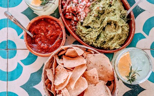 guacamole margarita e cibo messicano (bassa california, messico)