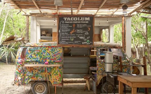 van adibito a vendita di tacos (riviera maya, messico)