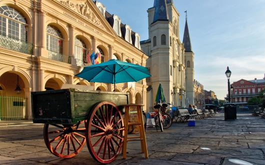 carretto di frutta a jackson square a new orleans (louisiana, stati uniti)