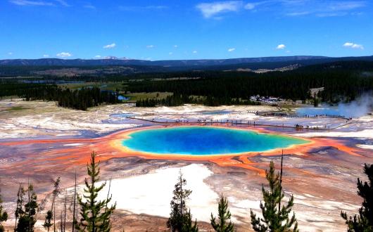 grand prismatic spring all'interno del yellowstone national park (wyoming, stati uniti)