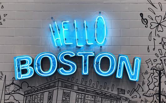 scritta neon colorata ciao boston (massachusetts, stati uniti)