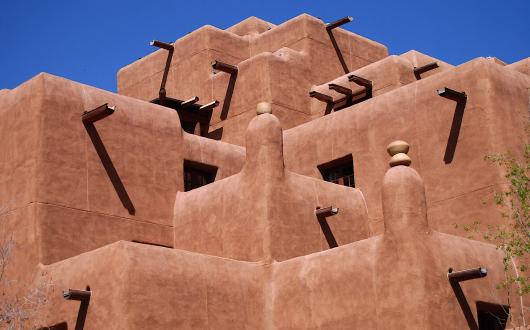 tradizionali abitazioni in adobe dei nativi americani a  santa fe (new mexico, stati uniti)