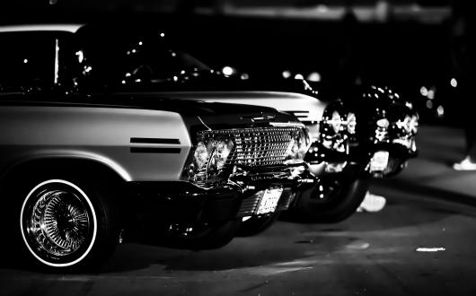 fotografia di auto d'epoca americane in bianco e nero (california, stati uniti)