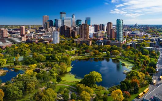 skyline di giorno di minneapolis (minnesota, stati uniti)