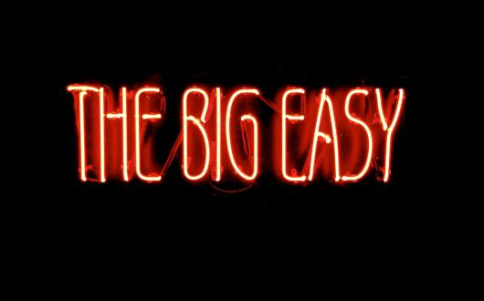 scritta neon  the big easy che indica la città di new orleans  (louisiana, stati uniti) 