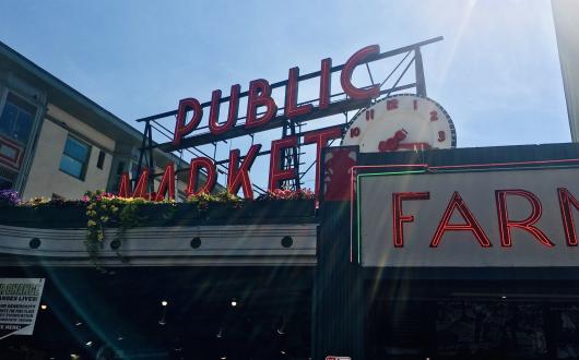 insegna del pike place public market (washington, stati uniti)
