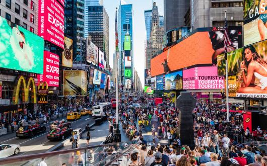 vista panoramica di times square a new york (new york, stati uniti)