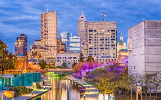 skyline di indianapolis di sera (indiana, stati uniti)