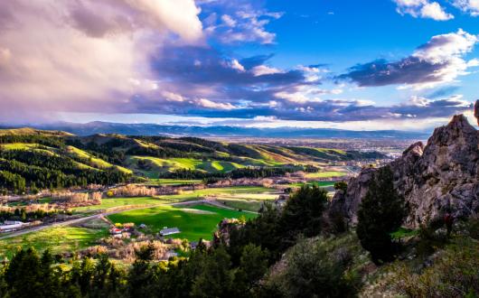 panorama di montagne e vallate del montana (montana, stati uniti)