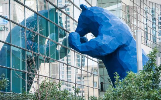 statua del big blue bear a denver (colorado, stati uniti)