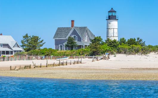 sandy neck lighthouse di barnstable a cape cod (massachusetts, stati uniti)