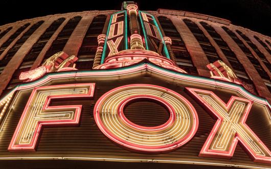 insegna del fox theatre di detroit (michigan, stati uniti)