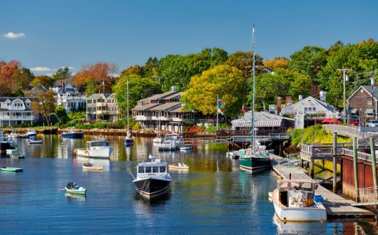 barche in un porto turistico in new england (maine, stati uniti)