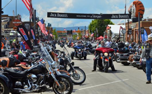 raduno harley davidson a sturgis (south dakota, stati uniti)
