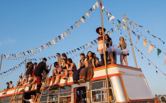 ragazzi al burning man festival (nevada, stati uniti)