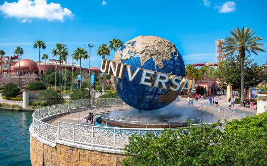 mappamondo gigante agli universal studios di orlando (florida, stati uniti)