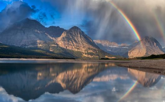 arcobaleno al glacier national park (montana, stati uniti)