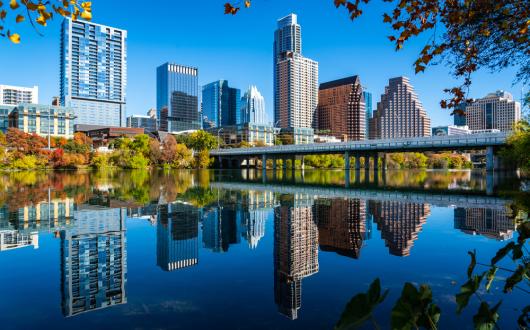 skyline di austin dal lady bird lake (texas, stati uniti)