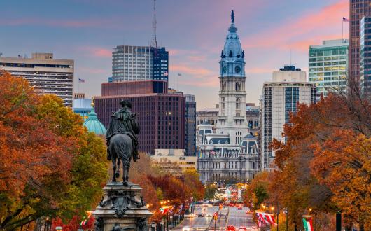 città di  philadelphia al tramonto (pennsylvania, stati uniti)