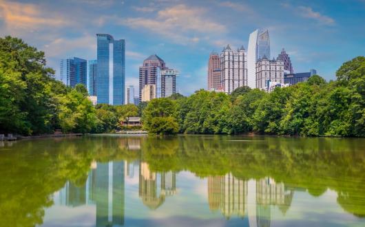 skyline di atlanta visto dal parco (georgia, stati uniti)