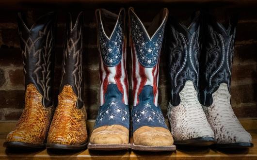 stivali da cowboy con bandiera americana (tennesse, stati uniti)