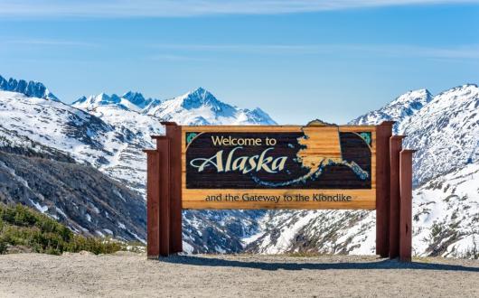 cartello di benvenuto in alaska (alaska, stati uniti)