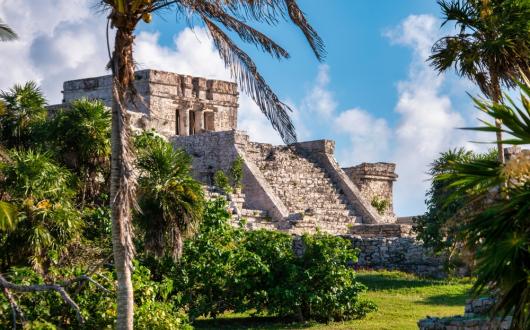 sito archeologico maya a  tulum (riviera maya, messico)
