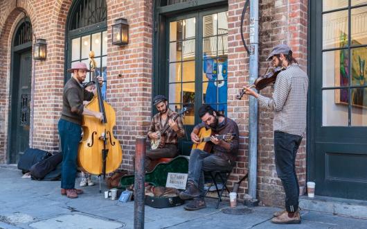 artisti di strada a  new orleans (louisiana, stati uniti) 