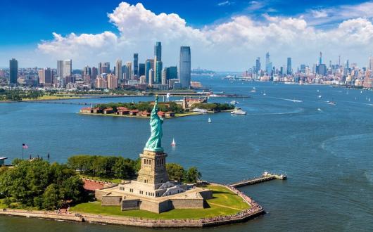 statua della libertà a  new york (new york, stati uniti)