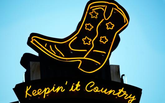 insegna al neon a forma di stivale da cowboy (tennessee, stati uniti)