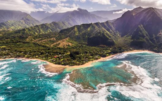 oceano e isola di kauai viste dall'alto (hawaii, stati uniti)