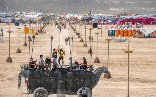 carro allegorico al burning man festival