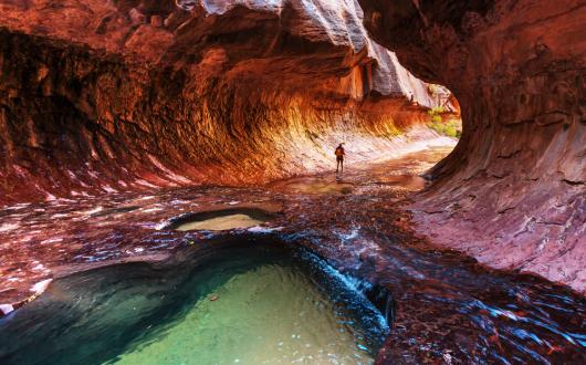 sentiero escursionistico the subway allo zion national park (utah, stati uniti)