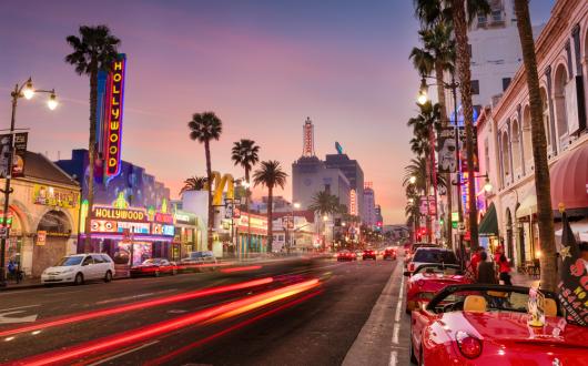 luci di hollywood boulevard al tramonto (california, stati uniti)