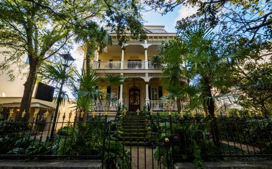 edificio storico nel centro di savannah (georgia, stati uniti)