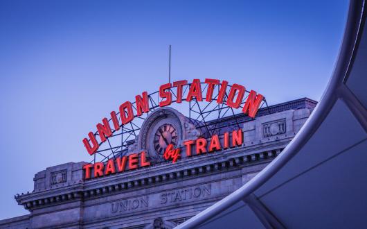 insegna della union train station di denver (colorado, stati uniti)