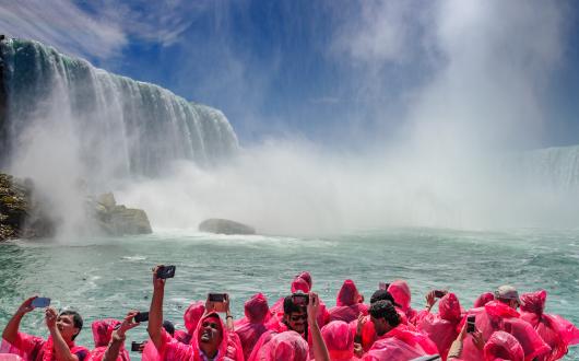 cascate del niagara viste dal battello (new york, stati uniti)