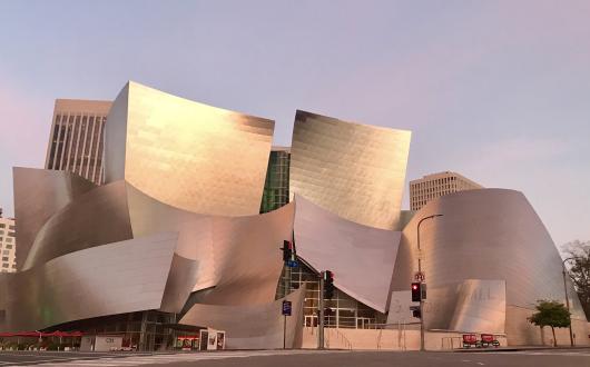 disney concert hall di los angeles all'alba (california, stati uniti)