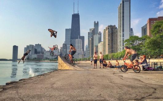 passeggiata lungo il lakefront a chicago (illinois, stati uniti)