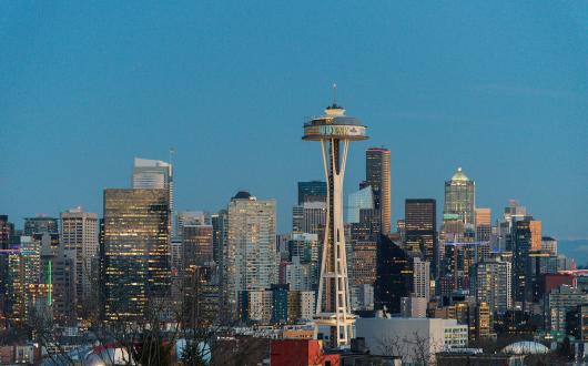 skyline di seattle e space needle (washington, stati uniti)